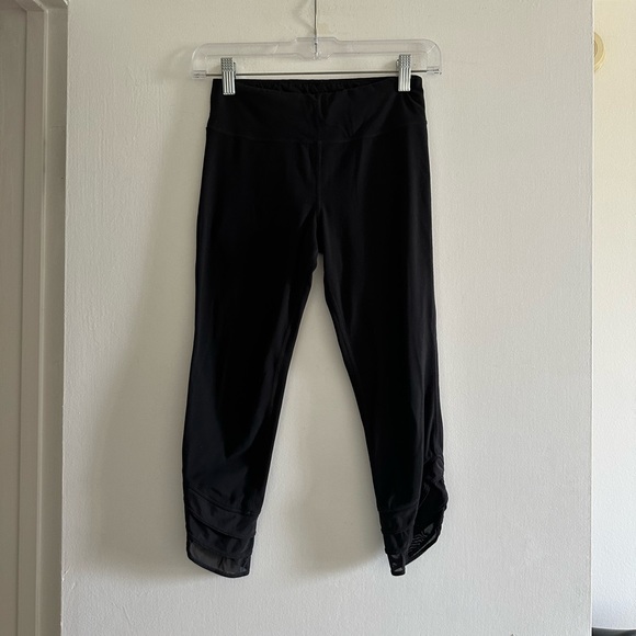 Athleta Girl Black Meshin Around Capri Leggings size XL EUC - Picture 2 of 9